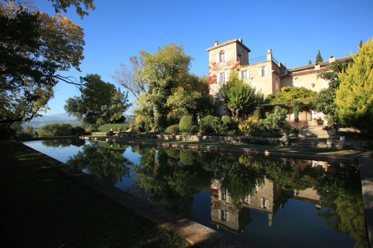 Casa Dior a restaurat castelul Colle Noir, locuinta de suflet a lui Christian Dior, si a mutat la Grasse laboratorul parfumierul