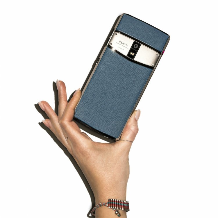 Vertu lansează colecția Constellation îmbinând moștenirea britanică cu design-ul modern