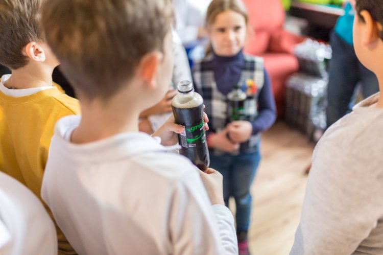 Green Cola în dar, la casele de copii și de bătrâni din Capitală