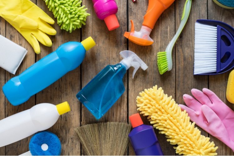 5 Produse pentru curatenie care nu ar trebui sa lipseasca din locuita ta