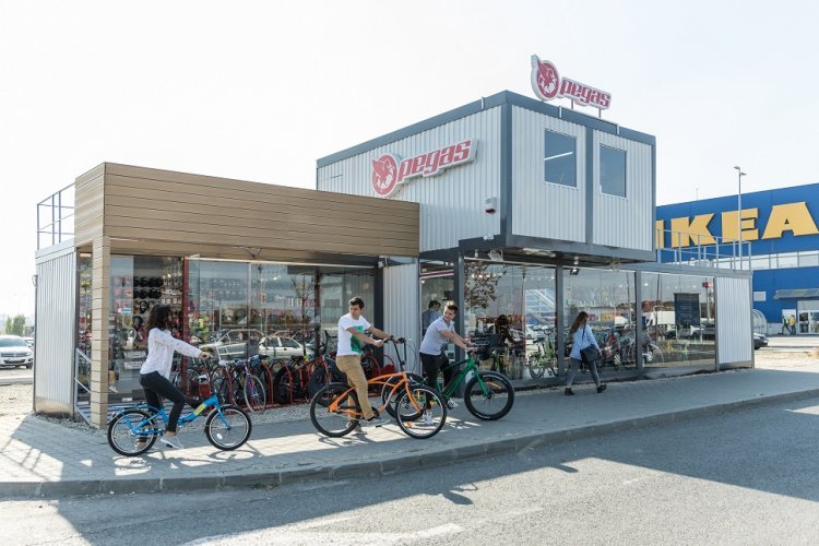 Pegas deschide un nou concept store în România