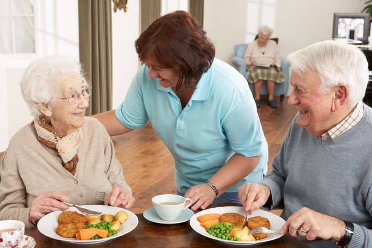 Cum ne alimentam la 20, 30, 40, 50, 60, 70 si 80 de ani ca sa ramanem sanatosi