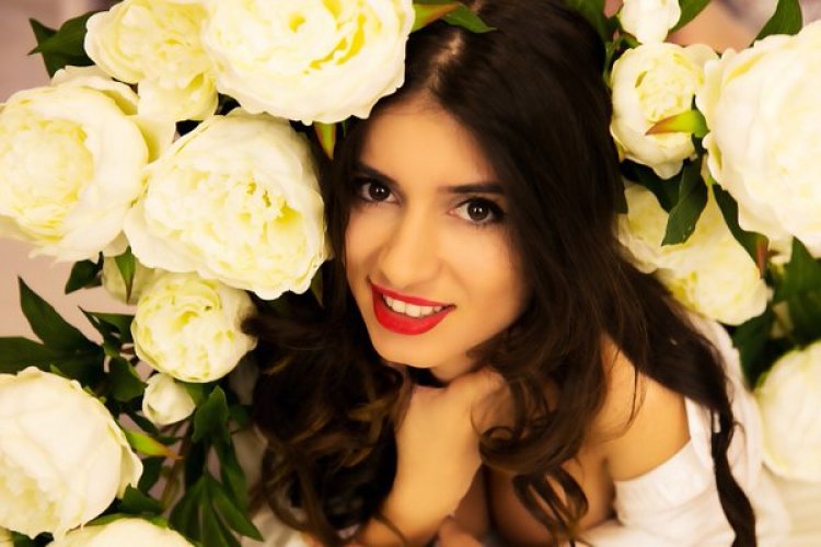 Ce le motiveaza pe tinerele din prezent sa aleaga o cariera la cel mai bun studio de videochat din Constanta?