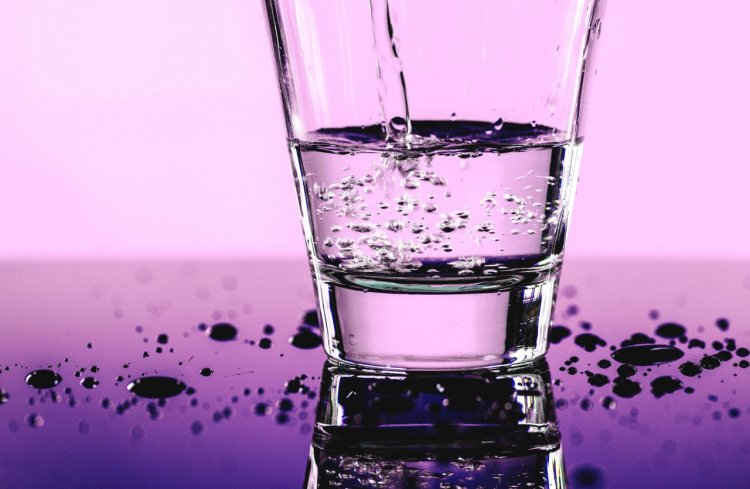 Top 5 avantaje ale apei alcaline, ionizate