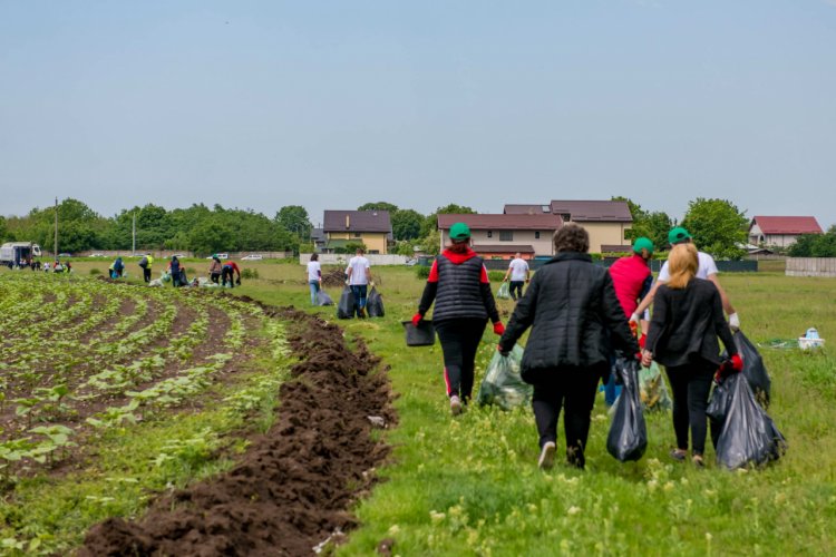 #ORomânieCuratăÎncepedeAcasă încurajează noua generație să acționeze pentru un viitor sustenabil