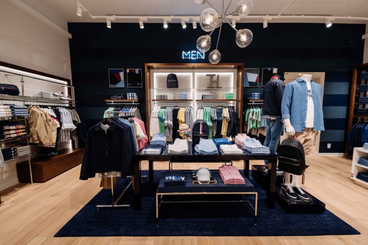TOMMY HILFIGER RENOVEAZA MAGAZINUL DIN IULIUS MALL, CLUJ IN NOUL CONCEPT