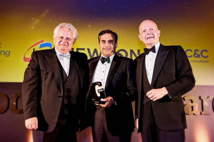 AQUA Carpatica, reprezentată de Jean Valvis, a acordat unul dintre cele mai râvnite premii din industria FMCG din Marea Britan