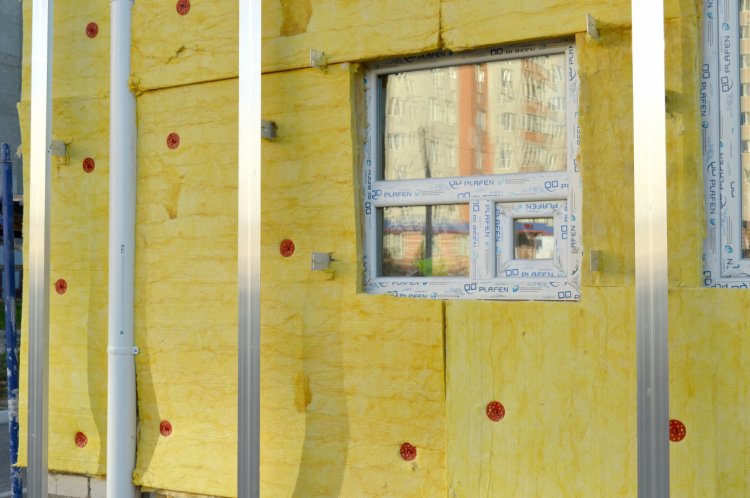 De ce să utilizezi vată minerală pe interiorul pereților unei case?