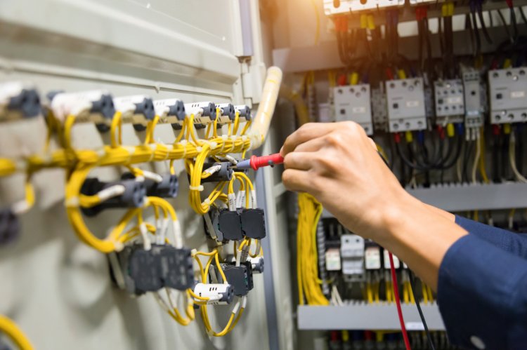 Modernizarea instalatiilor electrice, un motiv intemeiat de a cauta un specialist in domeniu