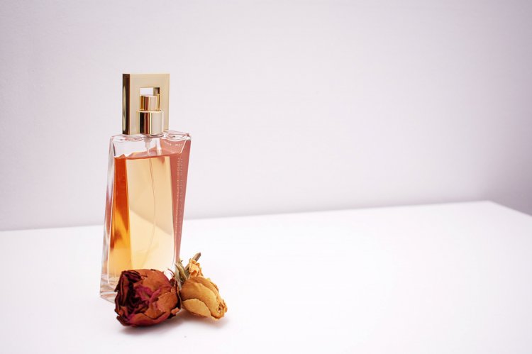 Cum se testează și se alege corect un parfum?