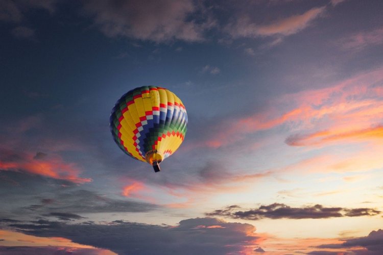 De ce sa te plimbi cu balonul cu aer cald?
