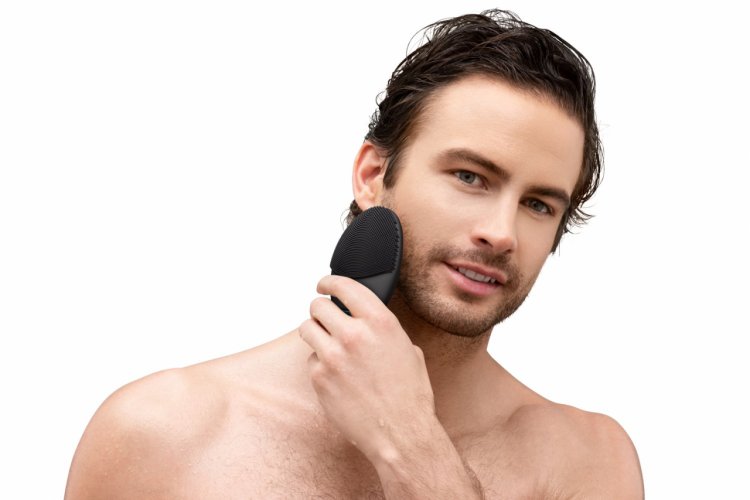 Ingrijire specific masculina de la FOREO cu noul LUNA 3 MEN