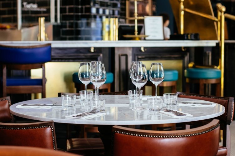 Cum alegi restaurantul potrivit pentru o cină de afaceri?