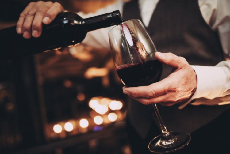 Experiența degustării de vin la tine acasă - Cum poți vizita online cele mai apreciate crame