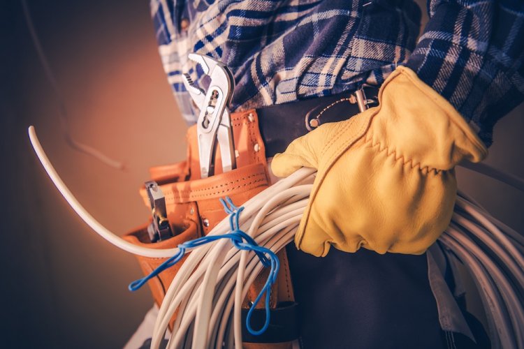 Care sunt beneficiile angajarii unui electrician autorizat?