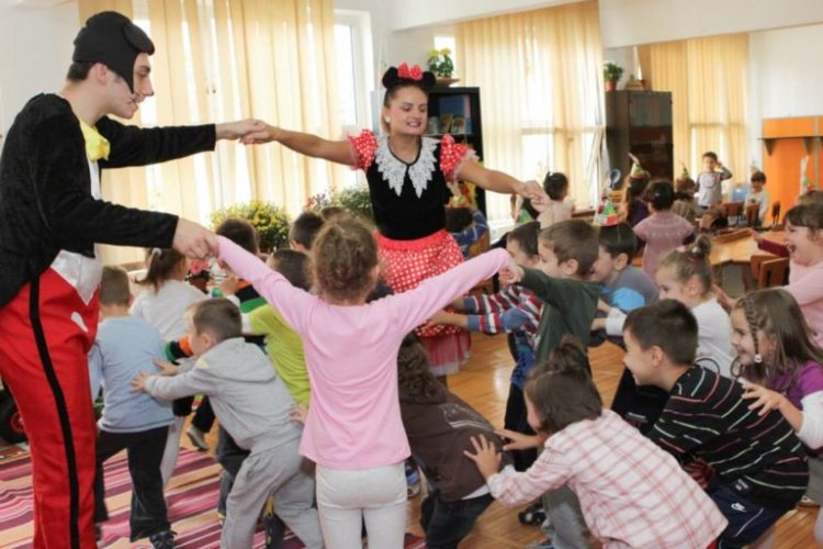 Cum să organizezi petrecerea copilului tău cu animatori - 4 sfaturi