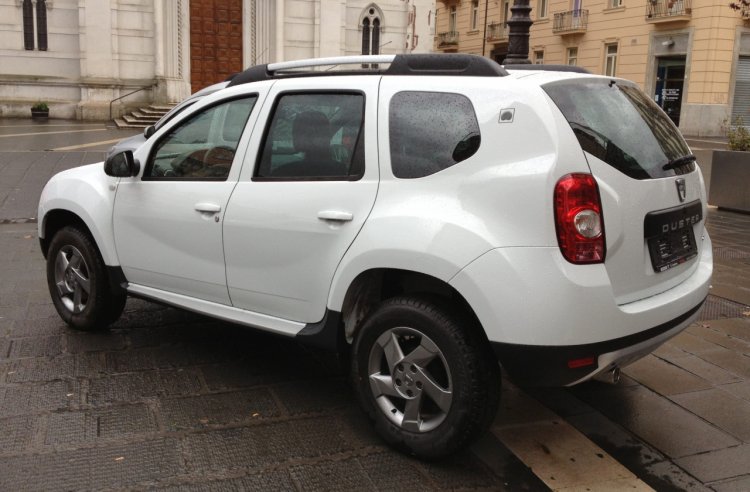 Ce lucrări de întreținere trebuie realizate periodic pentru un autoturism Dacia?