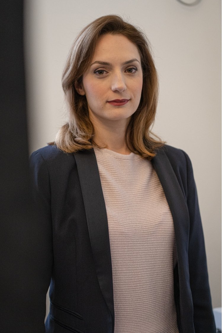 Românii vor să lucreze în afară, dar să învețe în țară