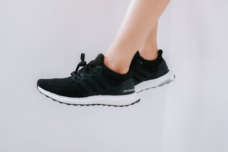 5 dintre cei mai comozi pantofi sport pentru femei