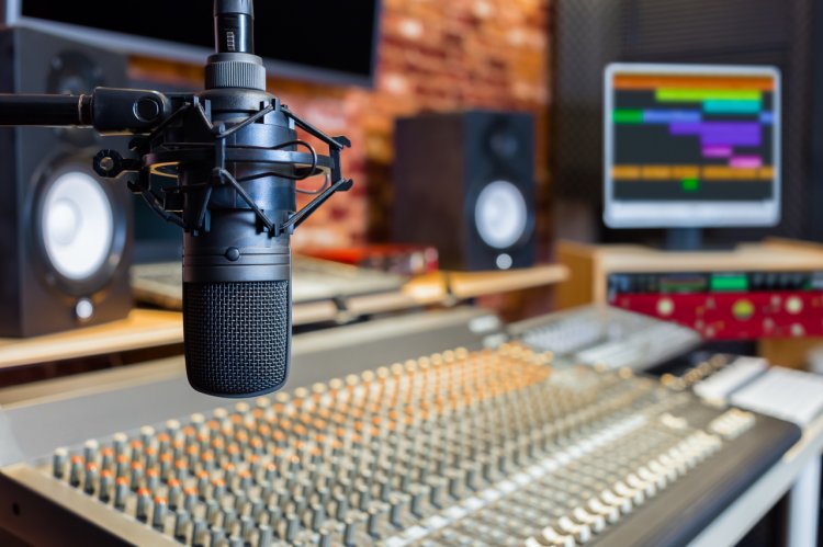 Top 4 accesorii necesare într-un studio de înregistrări