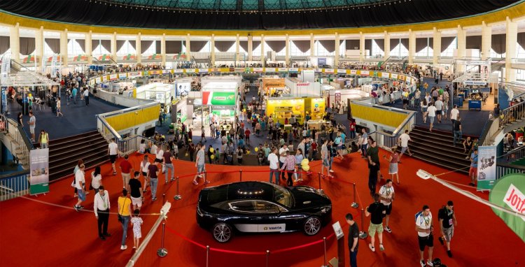 Super-mașini și viraje periculoase la Auto Total Business Show!
