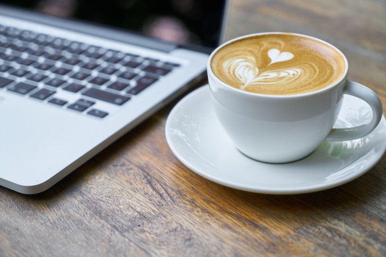 Cum alegi soluția de cafea potrivită pentru birou?