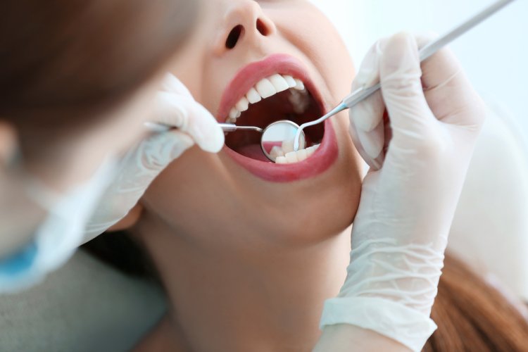 7 obiceiuri care contribuie la menținerea sănătății dinților tăi