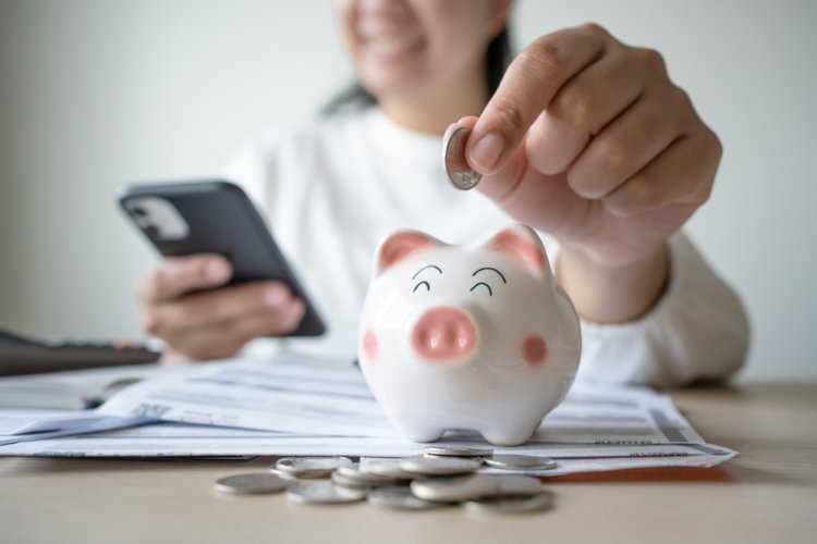 Cum te ajută mediul online să aduni economii? Află cele mai simple modalități!
