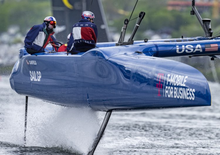 TOMMY HILFIGER ȘI ECHIPA U.S. SAILGP ANUNȚĂ UN PARTENERIAT GLOBAL