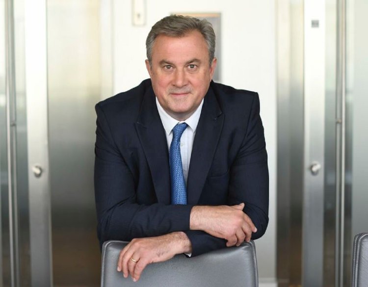 Stratulat Albulescu isi consolideaza echipa prin cooptarea unui consultant strategic senior