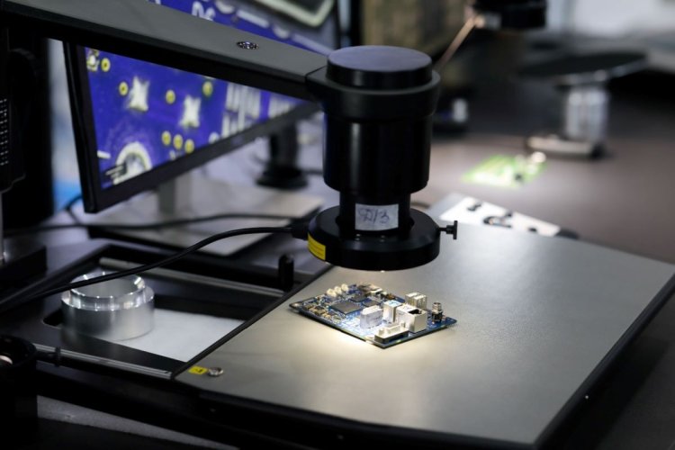 Microscoape digitale: unelte indispensabile pentru orice pasionat de electronică
