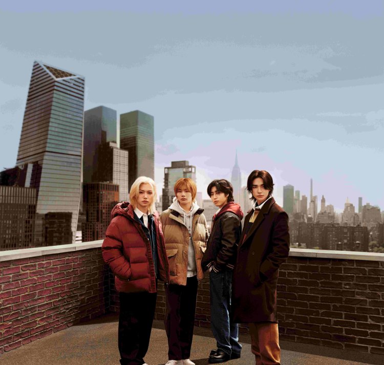 TOMMY HILFIGER ÎI DUCE PE STRAY KIDS PE SKYLINE-UL NEW YORK-ULUI