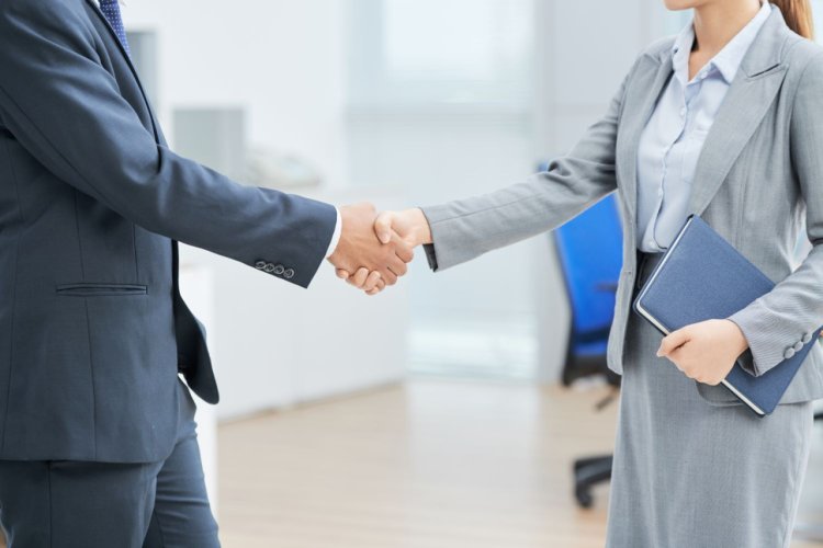 Cum te ajută brokerul de credite în obținerea celui mai avantajos credit de nevoi personale?