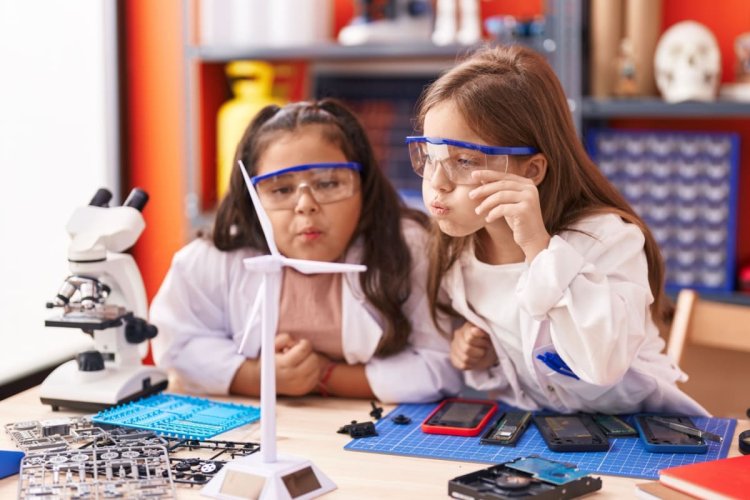 Stimularea interesului pentru știință la copii: idei de activități educaționale