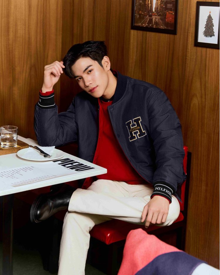 TOMMY HILFIGER ÎI PRIMEȘTE ÎN FAMILIE PE STARURILE T-WAVE: FOURTH, GEMINI, PHUWIN ȘI POND