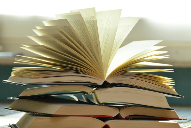 De ce să vinzi cărțile din bibliotecă: beneficii reale și oportunități neașteptate