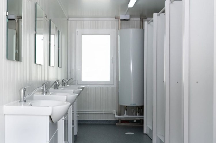 Cum alegi un container sanitar potrivit pentru evenimente sau lucrări?
