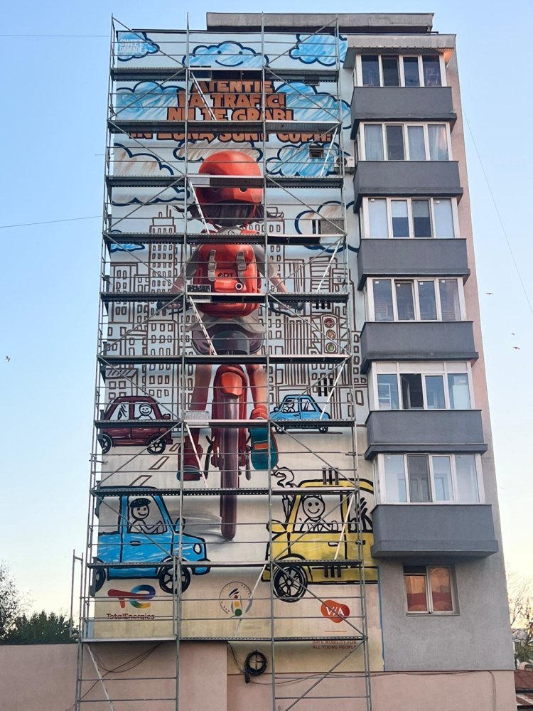 Marșul Siguranței Rutiere, primul mural dedicat siguranței rutiere pe un bloc de 7 etaje și conferința de la Guvern