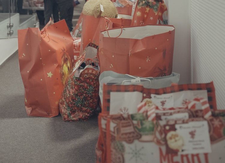 Maratonul generozității între 15-19 decembrie: Dana Voiculescu și echipa fundației au oferit cadouri pentru copii