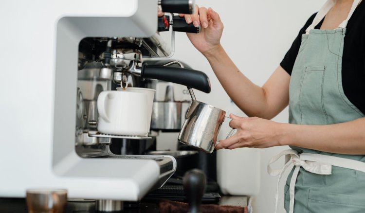 O zi fără espressor funcțional într-o cafenea din București