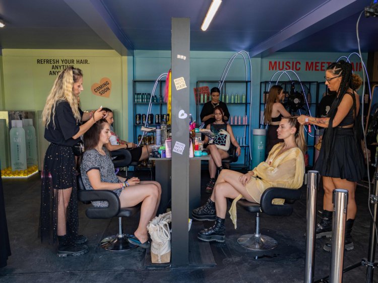 MUSIC MEETS HAIR - Schwarzkopf a adus la Electric Castle o experiență completă pentru îngrijirea părului tău.