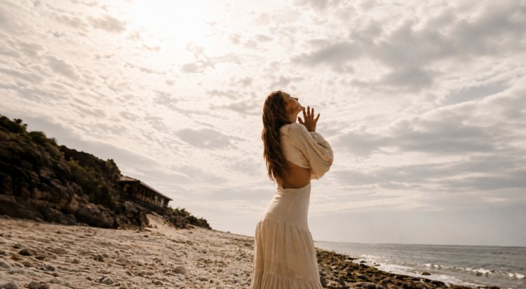 The Global Wellness Economy Reaches $6.8 Trillion: Oana Rațiu and Felice Langkamp Bring The Sacred Descent Retreat to Marbella