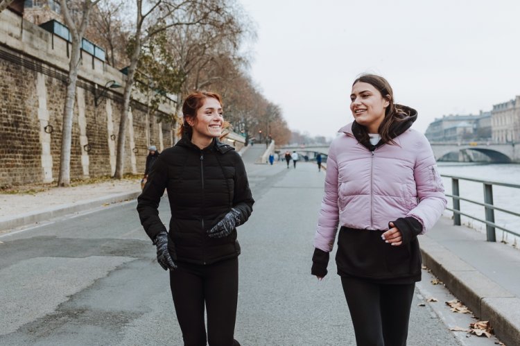 Ținuta în straturi pentru iarnă: cum te îmbraci stylish și comod când faci mișcare afară