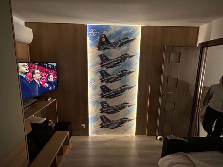 Cum a realizat Coolori un fototapet cu avioane pornind de la imagini create cu AI